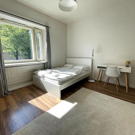 Studio The Vibe / 25min To Airpt & 5min To Center Huoneisto